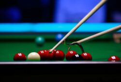 У Ицзэ проиграл Жижину в решающем фрейме первого раунда Wuhan Open 2026 (видео)
