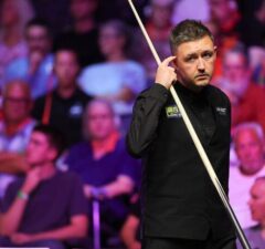 Уилсон наносит поражение Чемпиону мира и выходит в 1/16 финала British Open 2026